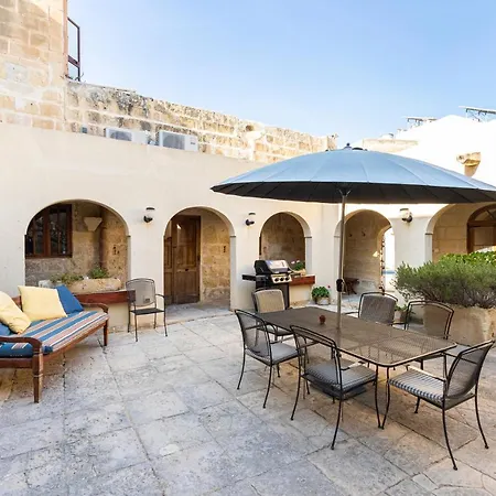Holiday home Beautiful, Designer With Private Pool & Bbq By 360 Estates *