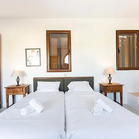 Beautiful, Designer With Private Pool & Bbq By 360 Estates Holiday home *