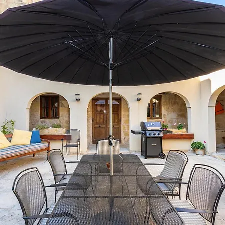 Beautiful, Designer With Private Pool & Bbq By 360 Estates * Zebbug (Western Region)