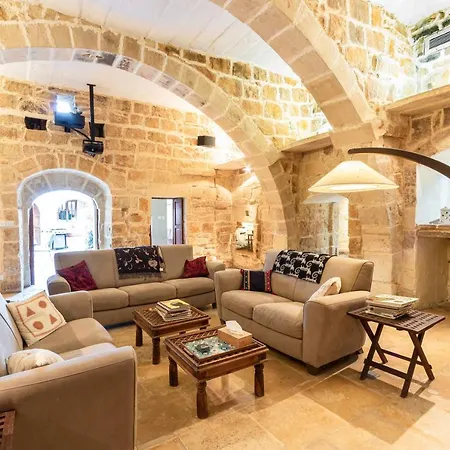Beautiful, Designer With Private Pool & Bbq By 360 Estates Żebbuġ