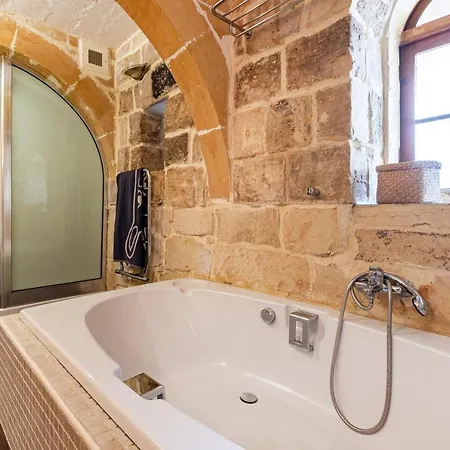Beautiful, Designer With Private Pool & Bbq By 360 Estates Żebbuġ