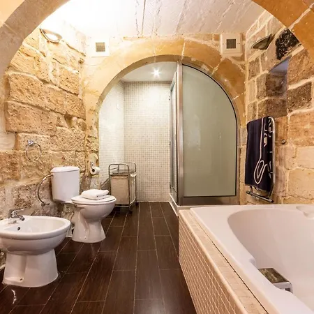 Beautiful, Designer With Private Pool & Bbq By 360 Estates Żebbuġ